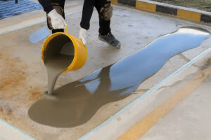 คู่มือใช้งานจริง: วิธีติดตั้งปูนปรับระดับพื้น (Self-Leveling) ให้เรียบเนียนแบบมืออาชีพ