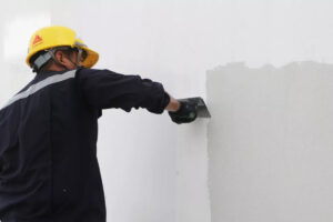 การสกิมโค้ท (Skim Coat) 101: คู่มือฉาบผิวบางสำหรับมือใหม่ (ขั้นตอน เครื่องมือ และผลิตภัณฑ์แนะนำ)